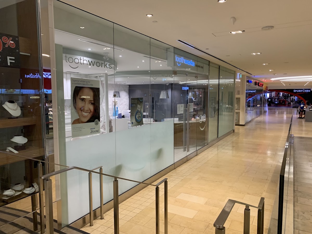 Toothworks at Square One dental clinic in Mississauga - Photo 9