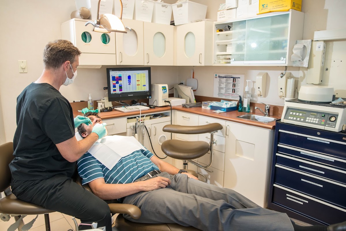 Bayview Village Dental dental clinic in North York - Photo 3