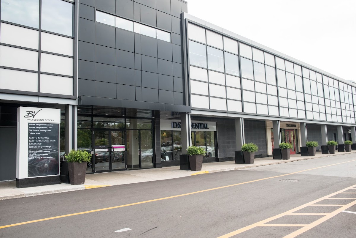 Bayview Village Dental dental clinic in North York - Photo 5