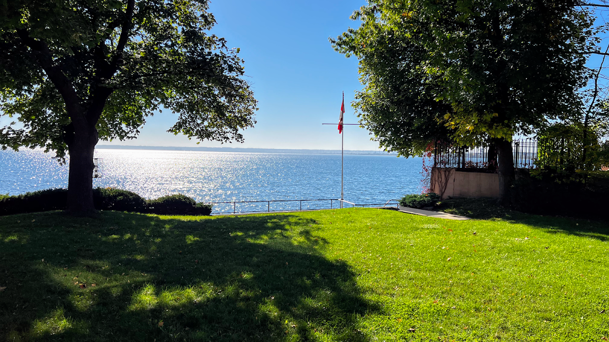 Lakefront Family Dental dental clinic in Burlington - Photo 1