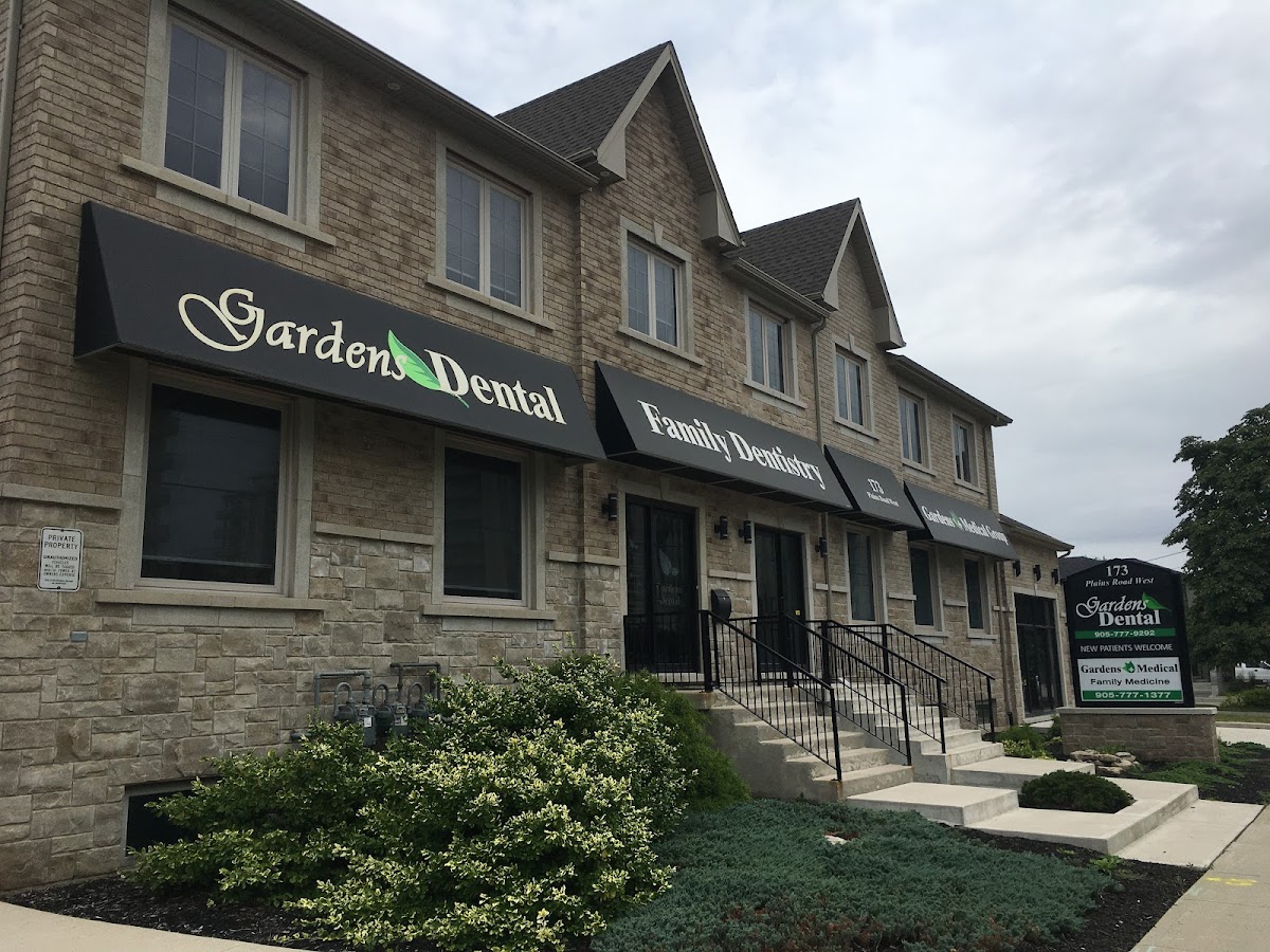 Gardens Dental dental clinic in Burlington - Photo 2
