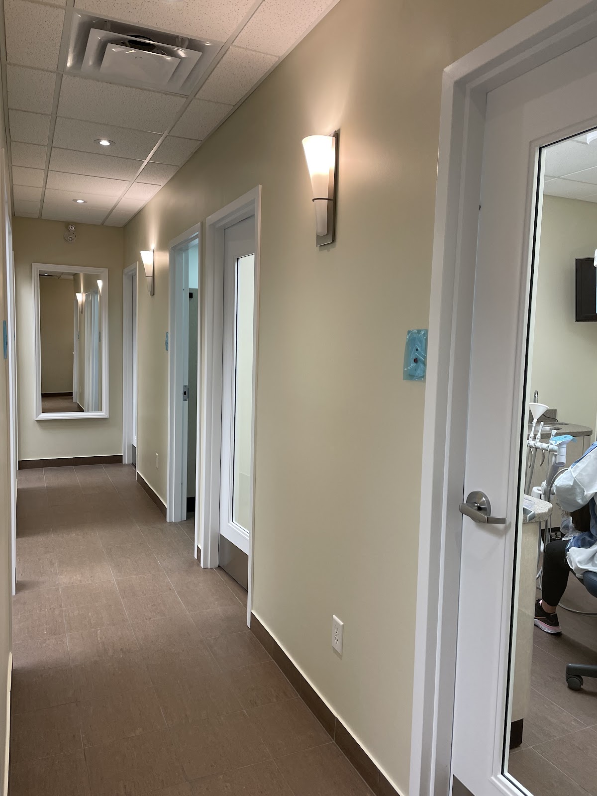 Gardens Dental dental clinic in Burlington - Photo 4