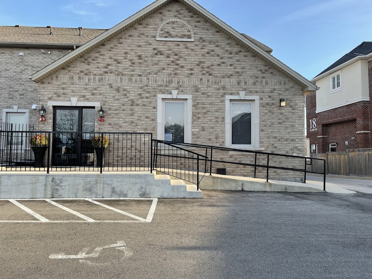 Gardens Dental dental clinic in Burlington - Photo 5