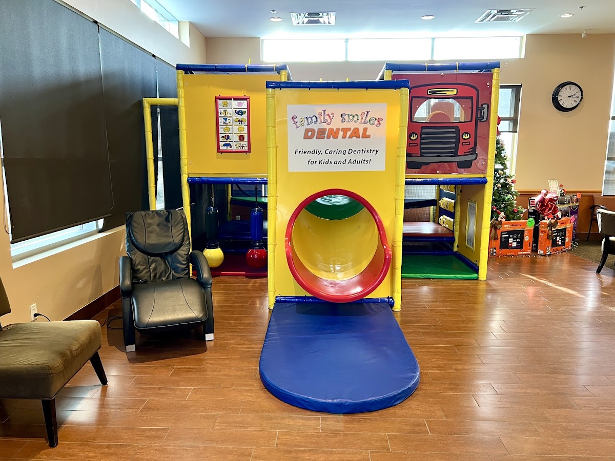 Family Smiles Dental dental clinic in Burlington - Photo 3