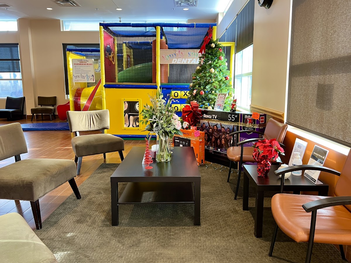 Family Smiles Dental dental clinic in Burlington - Photo 4