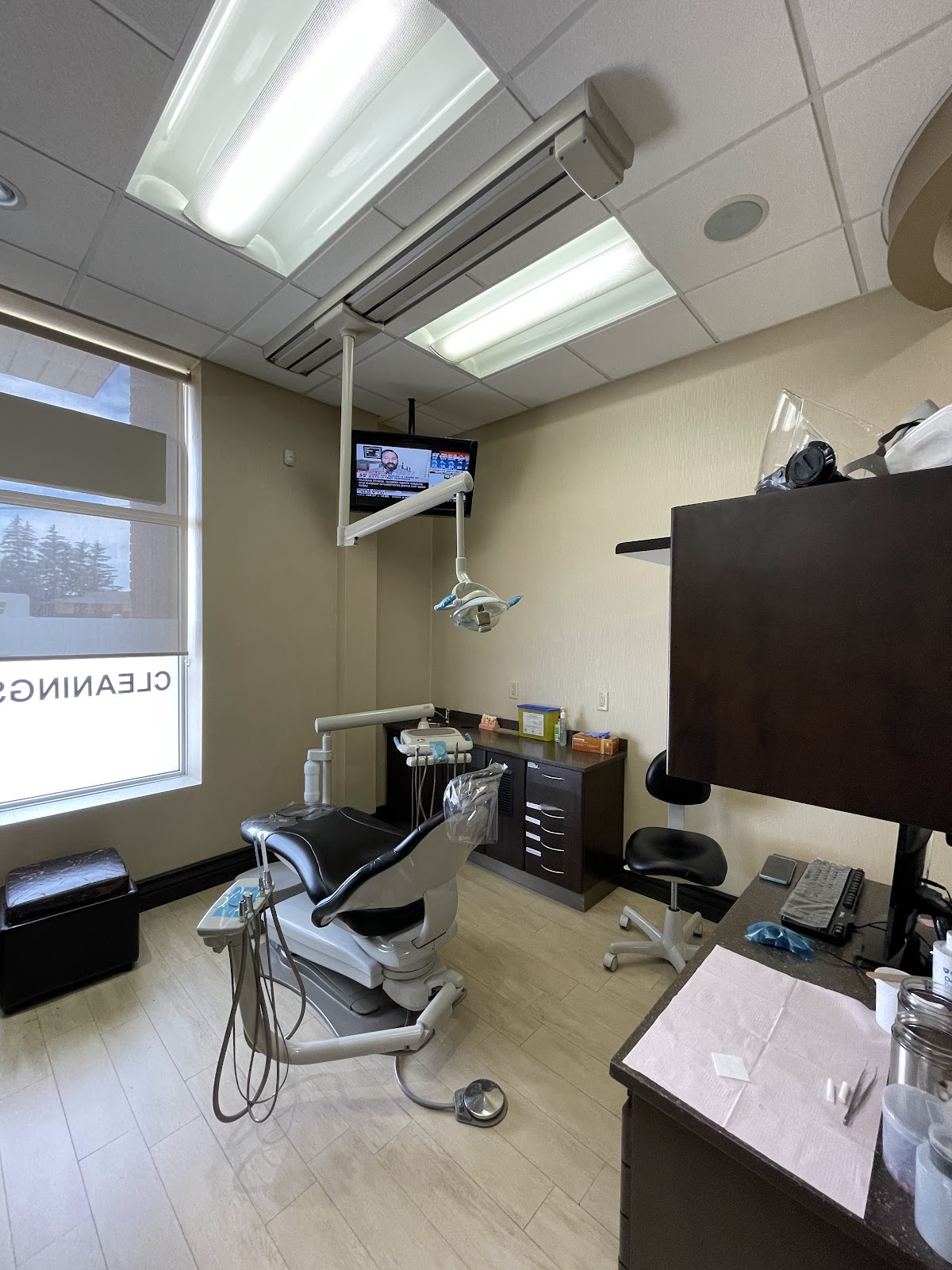 32 Dental Care dental clinic in Brampton - Photo 1