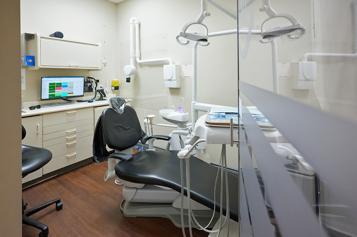 iSmile Dental Centre (North) dental clinic in Brampton - Photo 4