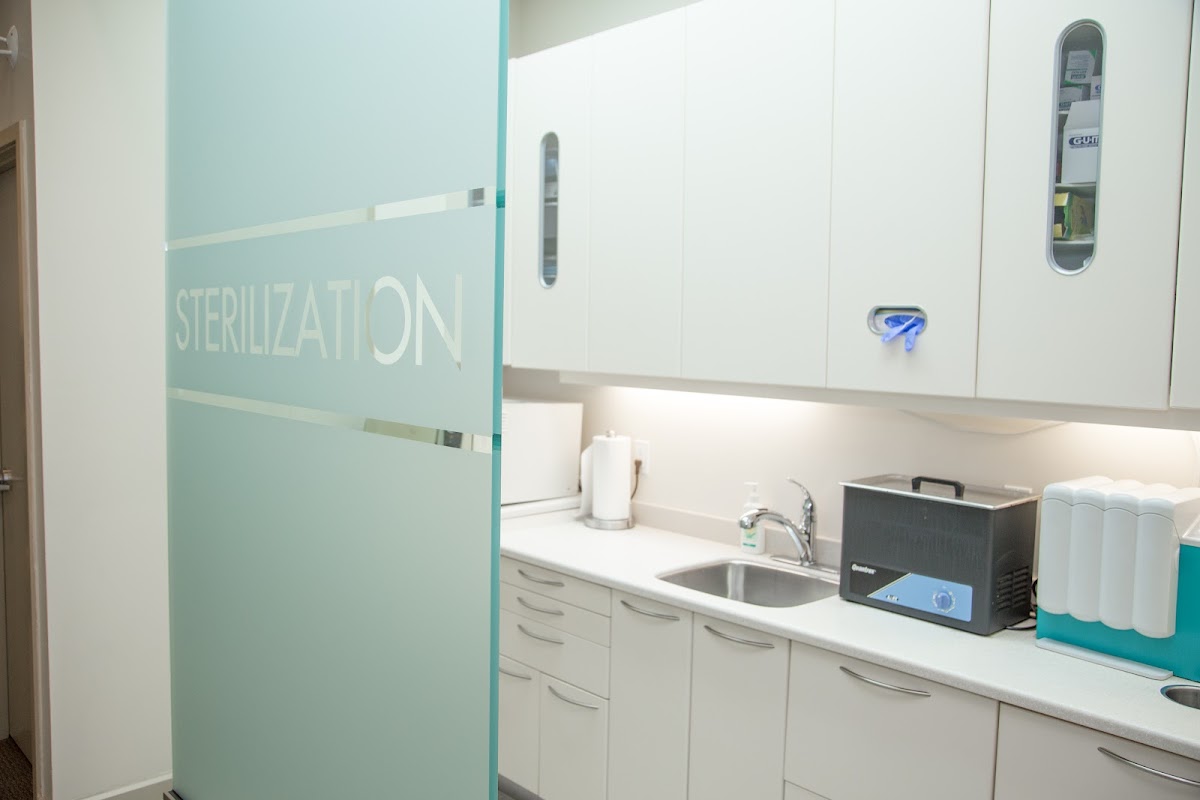 Olde Oakville Dental- Invisalign & Sleep Apnea Dentist dental clinic in Oakville - Photo 5