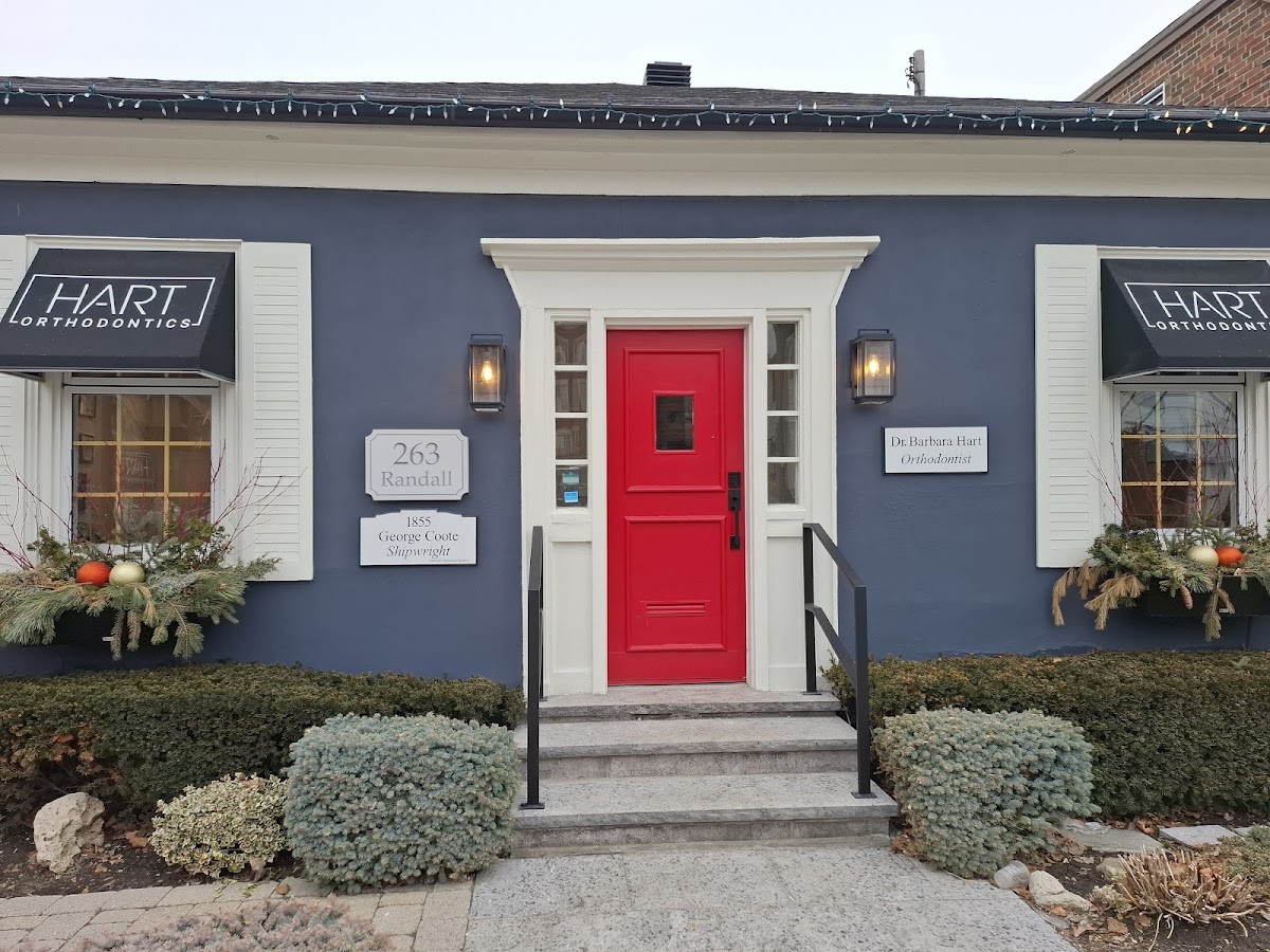 Hart Orthodontics dental clinic in Oakville - Photo 2