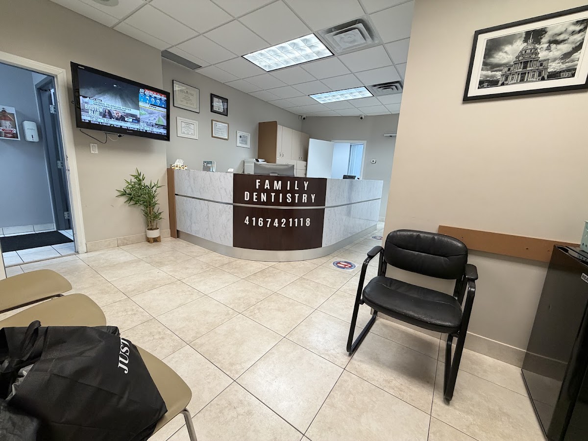 Walk In Family Dentistry dental clinic in North York - Photo 4