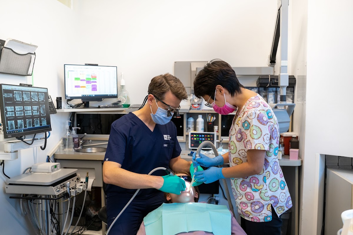 Yonge Eglinton Dental dental clinic in Old Toronto - Photo 5