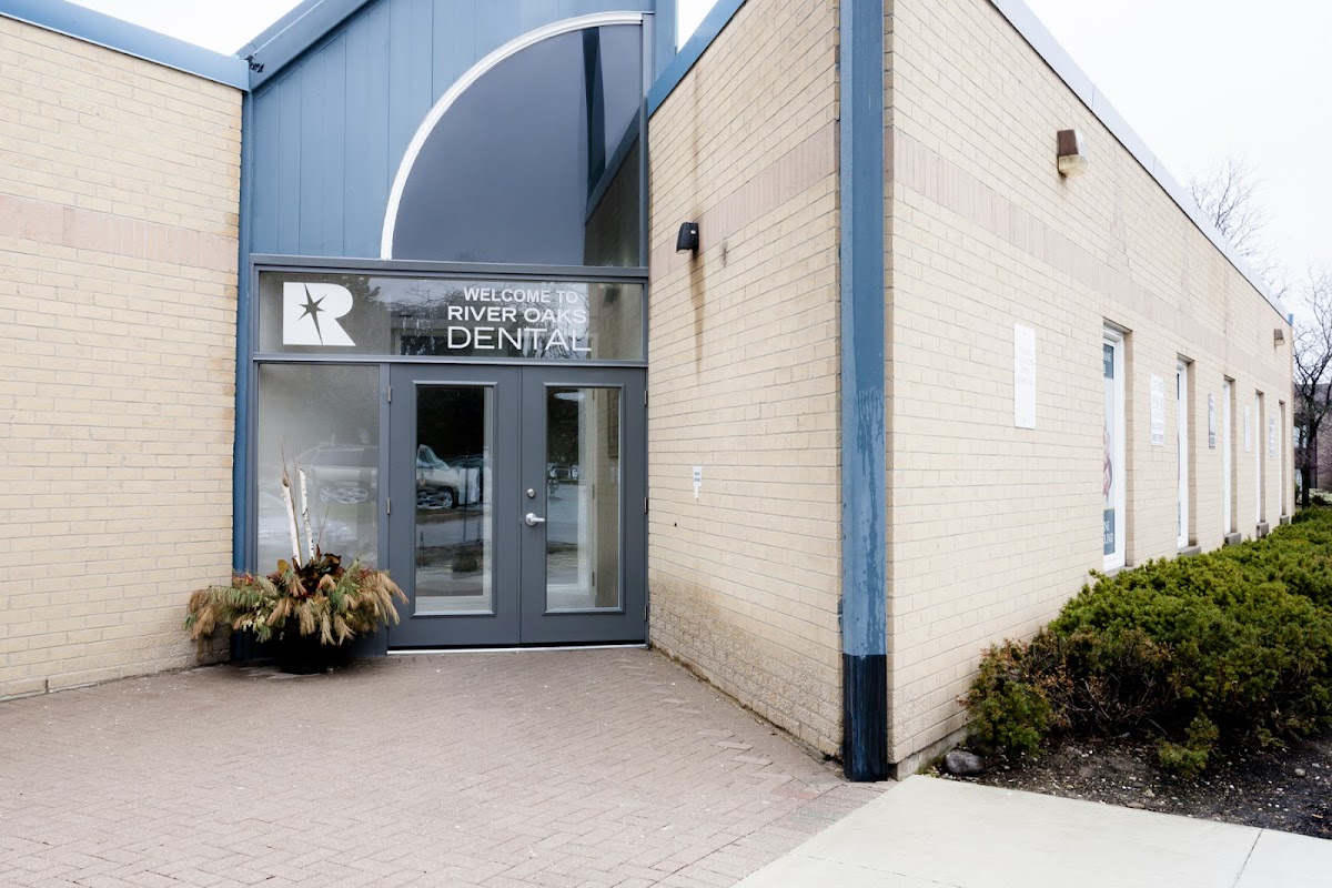River Oaks Dental dental clinic in Oakville - Photo 3