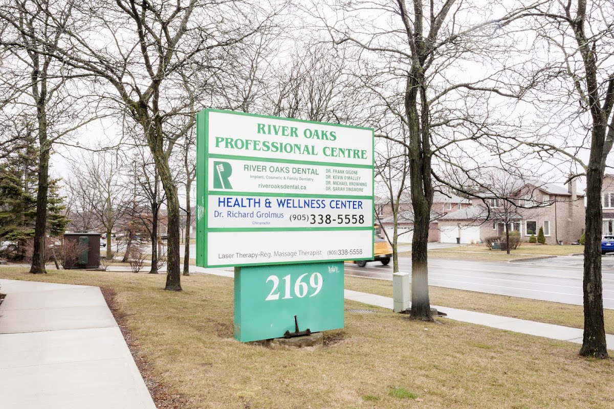 River Oaks Dental dental clinic in Oakville - Photo 7