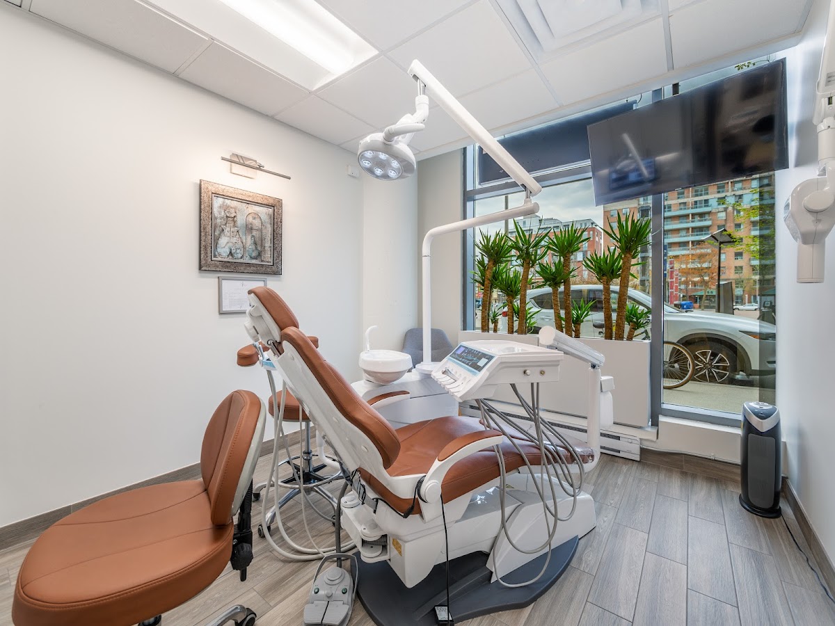 Lisgar Park Dental dental clinic in Old Toronto - Photo 2