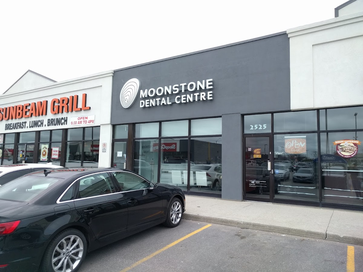 Moonstone Dental Centre - Oakville Mississauga dental clinic in Oakville - Photo 2