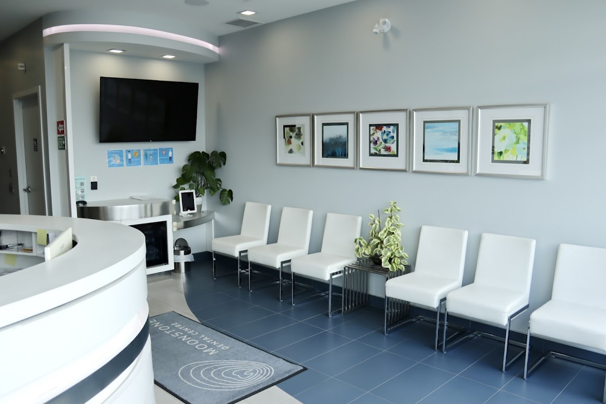 Moonstone Dental Centre - Oakville Mississauga dental clinic in Oakville - Photo 3