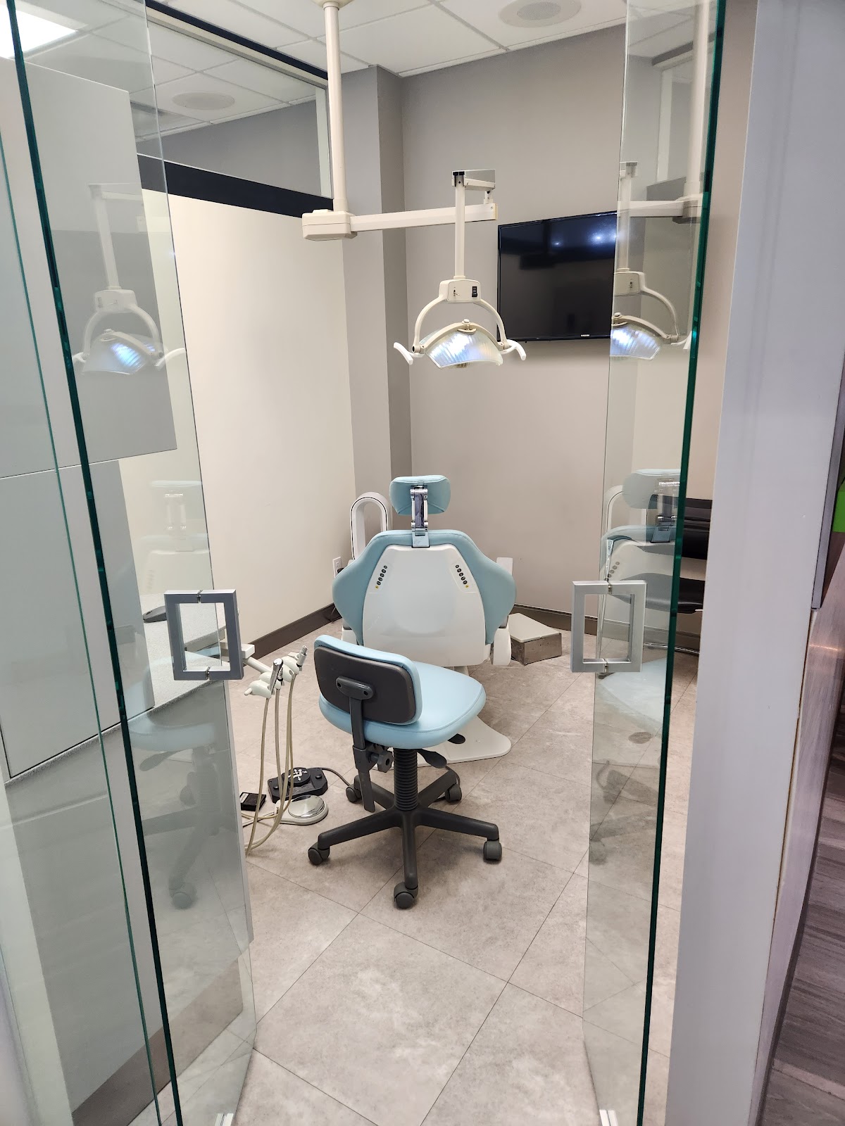 Smile Town Dental Group dental clinic in Grimsby - Photo 1