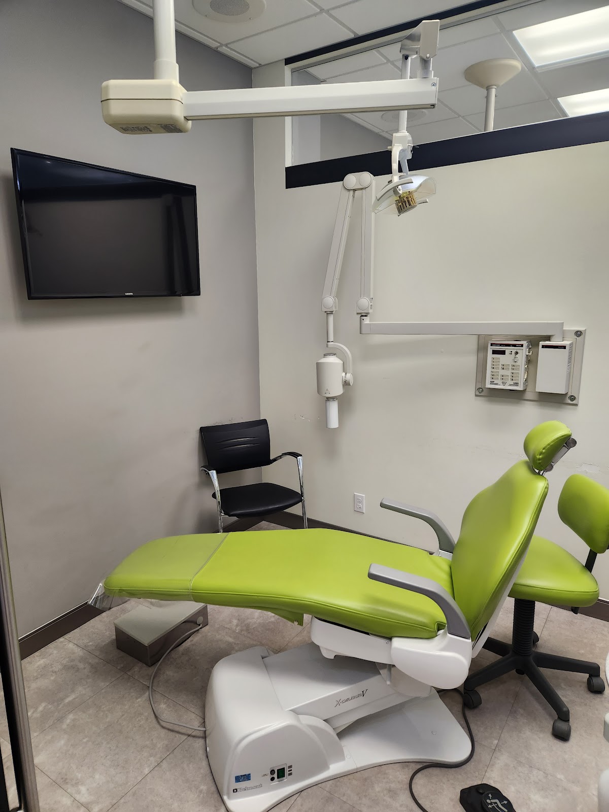 Smile Town Dental Group dental clinic in Grimsby - Photo 2