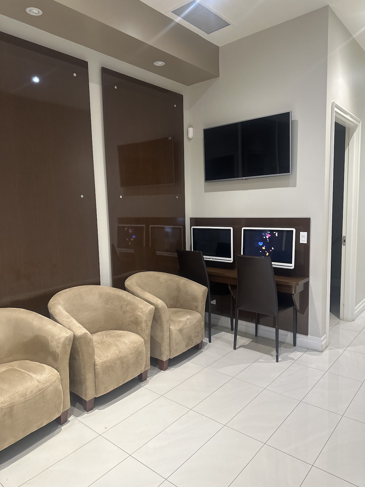 Dundas Dental Centre dental clinic in Mississauga - Photo 9