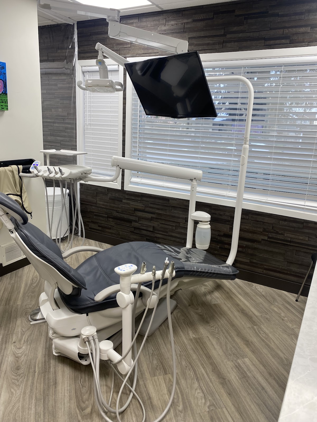 The Pines Dental Office dental clinic in Welland - Photo 6
