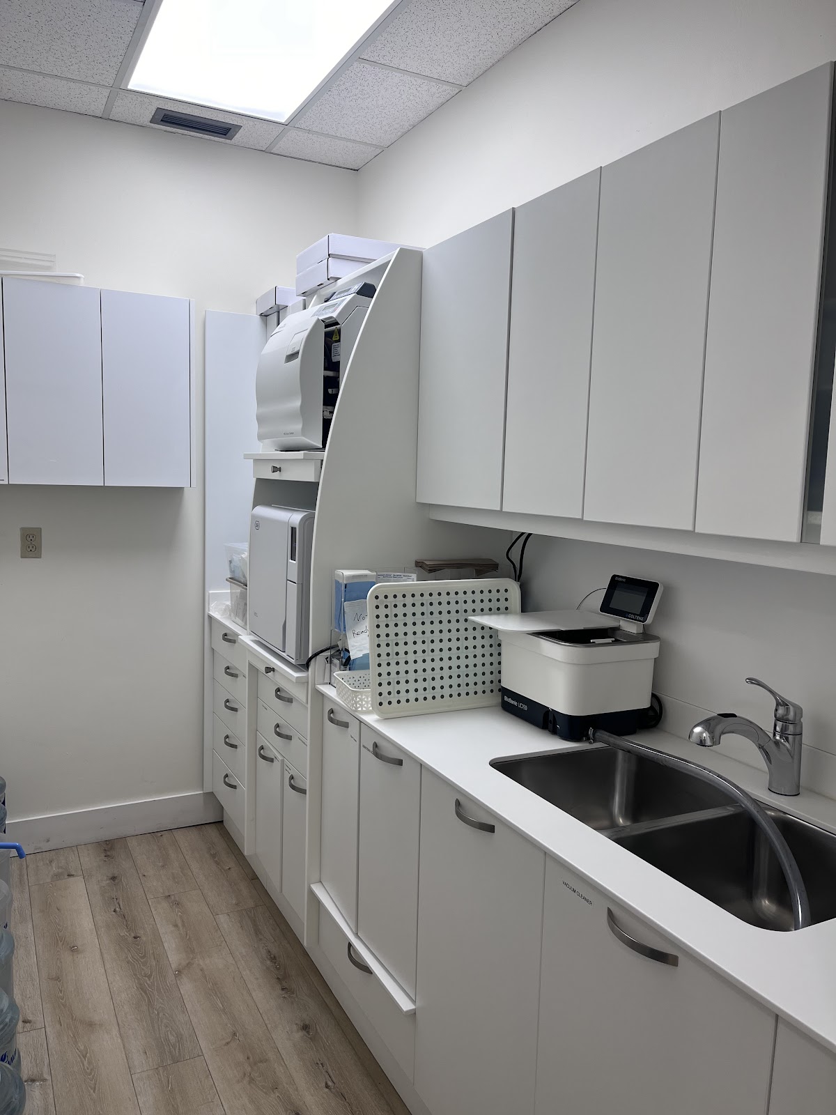 Village Park Dental | Dr. Daniel Hyun & Associates dental clinic in Mississauga - Photo 4