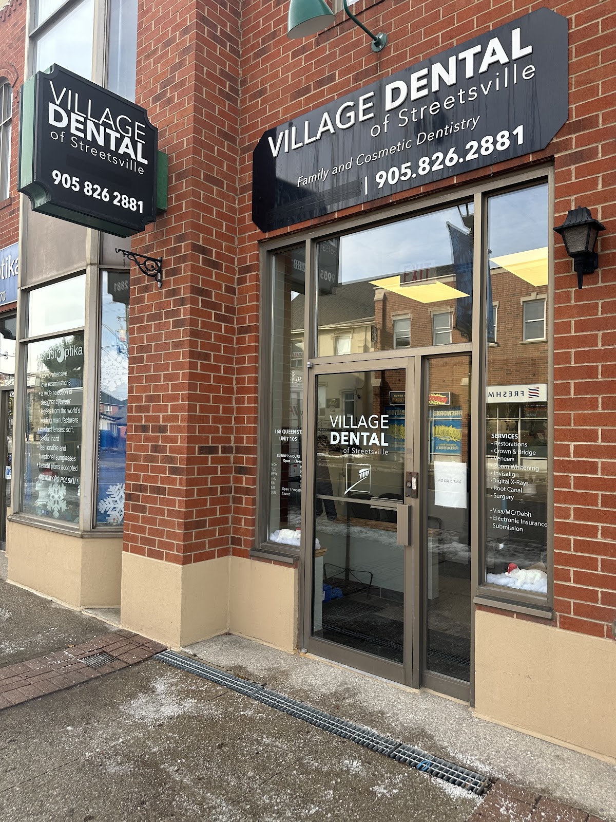 Village Dental of Streetsville - Family Dentist in Mississauga | Pediatric Dentistry | Dental Implants | Root Canal Treatment dental clinic in Mississauga - Photo 2