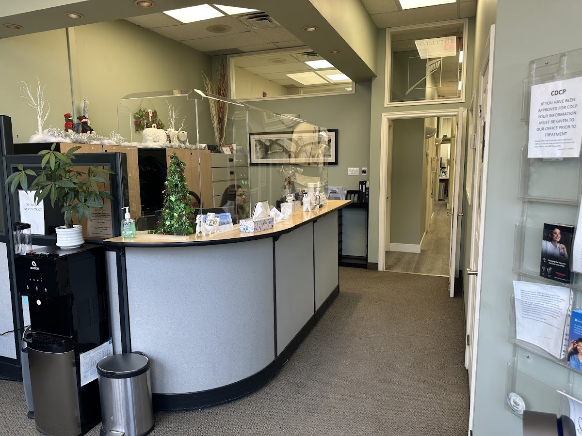 Village Dental of Streetsville - Family Dentist in Mississauga | Pediatric Dentistry | Dental Implants | Root Canal Treatment dental clinic in Mississauga - Photo 3