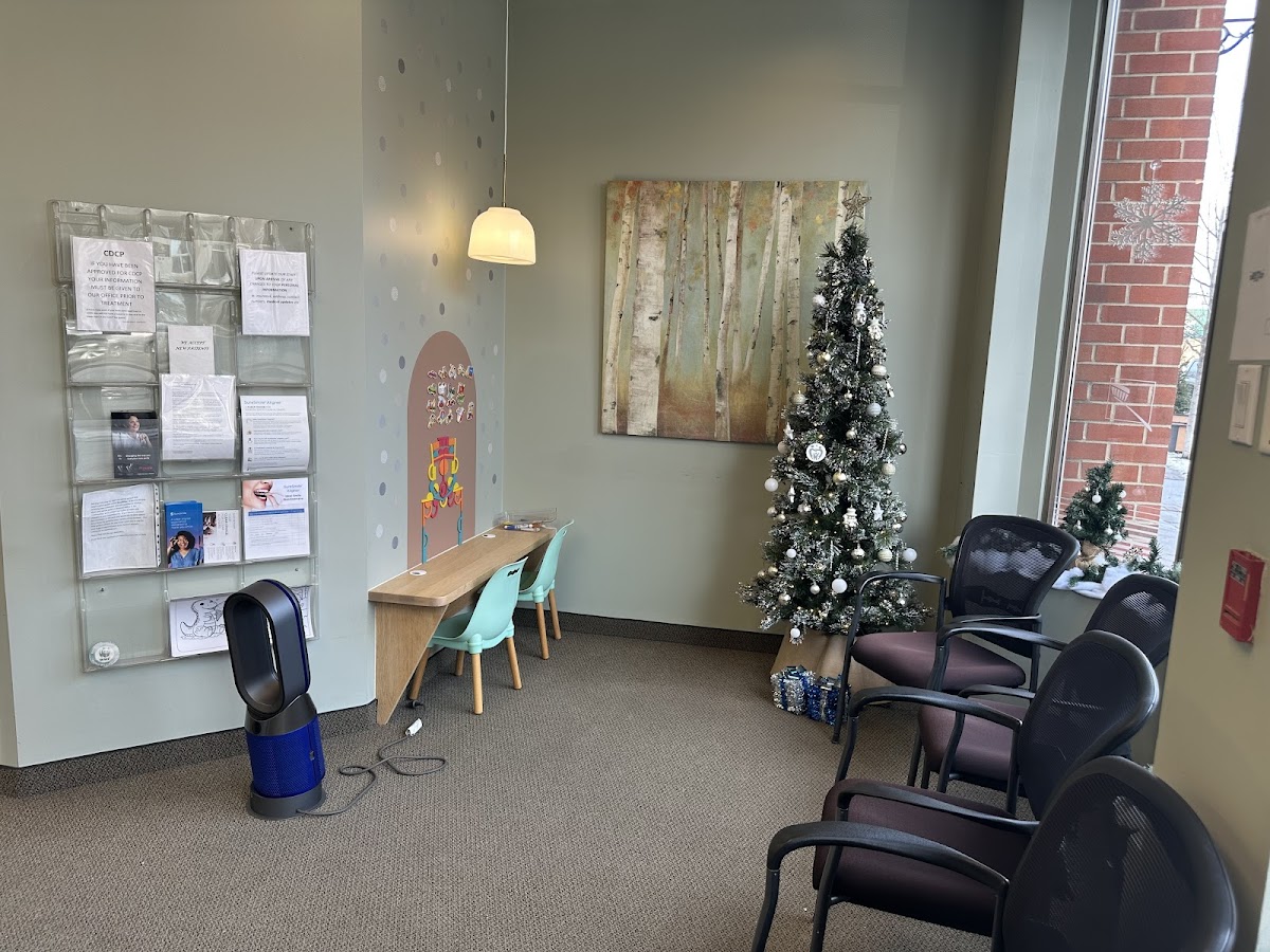 Village Dental of Streetsville - Family Dentist in Mississauga | Pediatric Dentistry | Dental Implants | Root Canal Treatment dental clinic in Mississauga - Photo 4