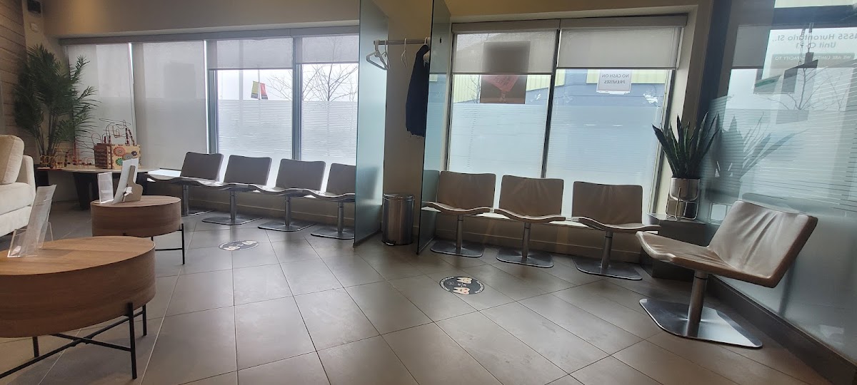 The Smile Collective Dental Clinic Dr. Jacqueline Geroche & Associates dental clinic in Mississauga - Photo 3