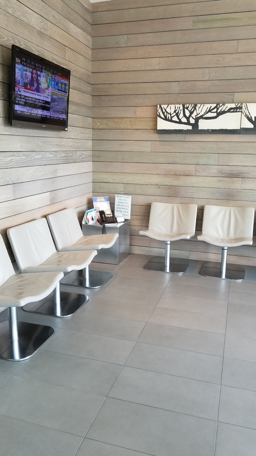 The Smile Collective Dental Clinic Dr. Jacqueline Geroche & Associates dental clinic in Mississauga - Photo 4