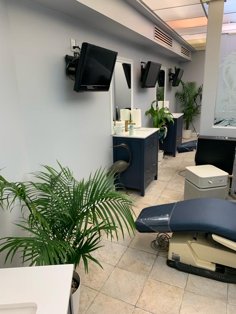 Tropical Orthodontics - Dr. Joel Schacher dental clinic in Mississauga - Photo 1