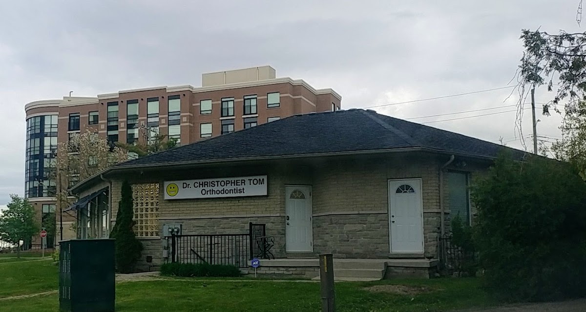 Dr Christopher H Tom dental clinic in Pickering - Photo 6