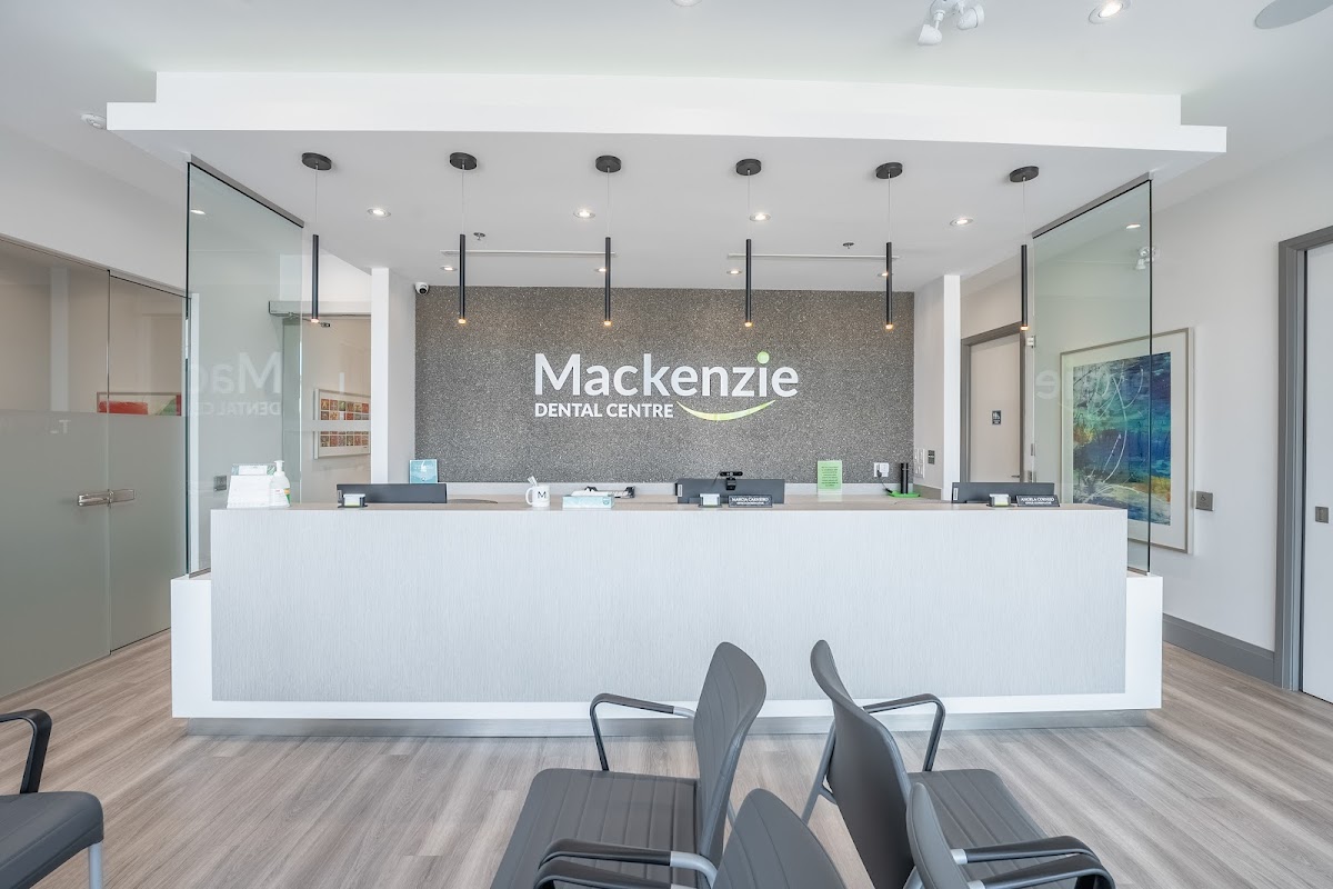 Mackenzie Dental Centre - Dr. Lloyd Pedvis dental clinic in Kleinburg - Photo 1
