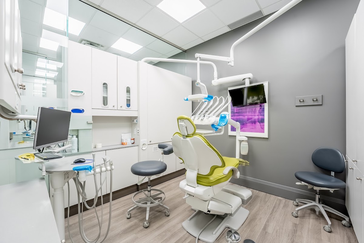 Mackenzie Dental Centre - Dr. Lloyd Pedvis dental clinic in Kleinburg - Photo 3