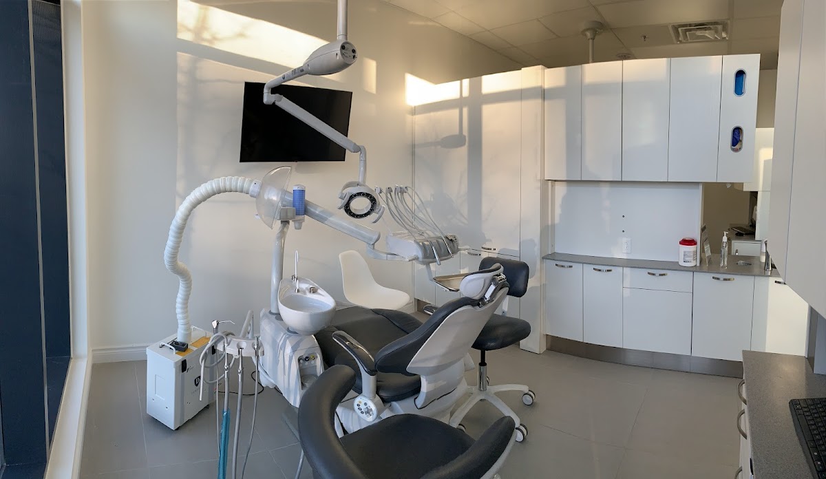 Dentistry of Richmond dental clinic in Richmond Hill - Photo 2