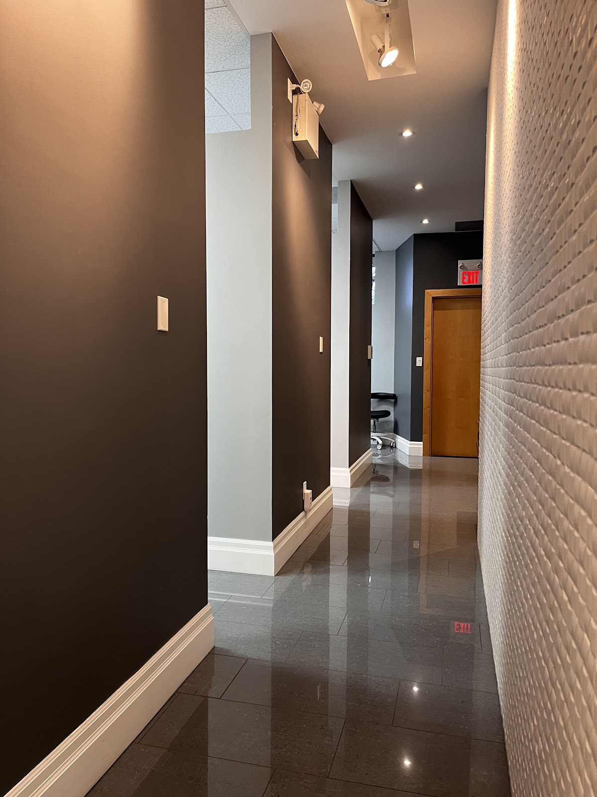Dr. Kwong Lo Dental Office dental clinic in Hamilton - Photo 9