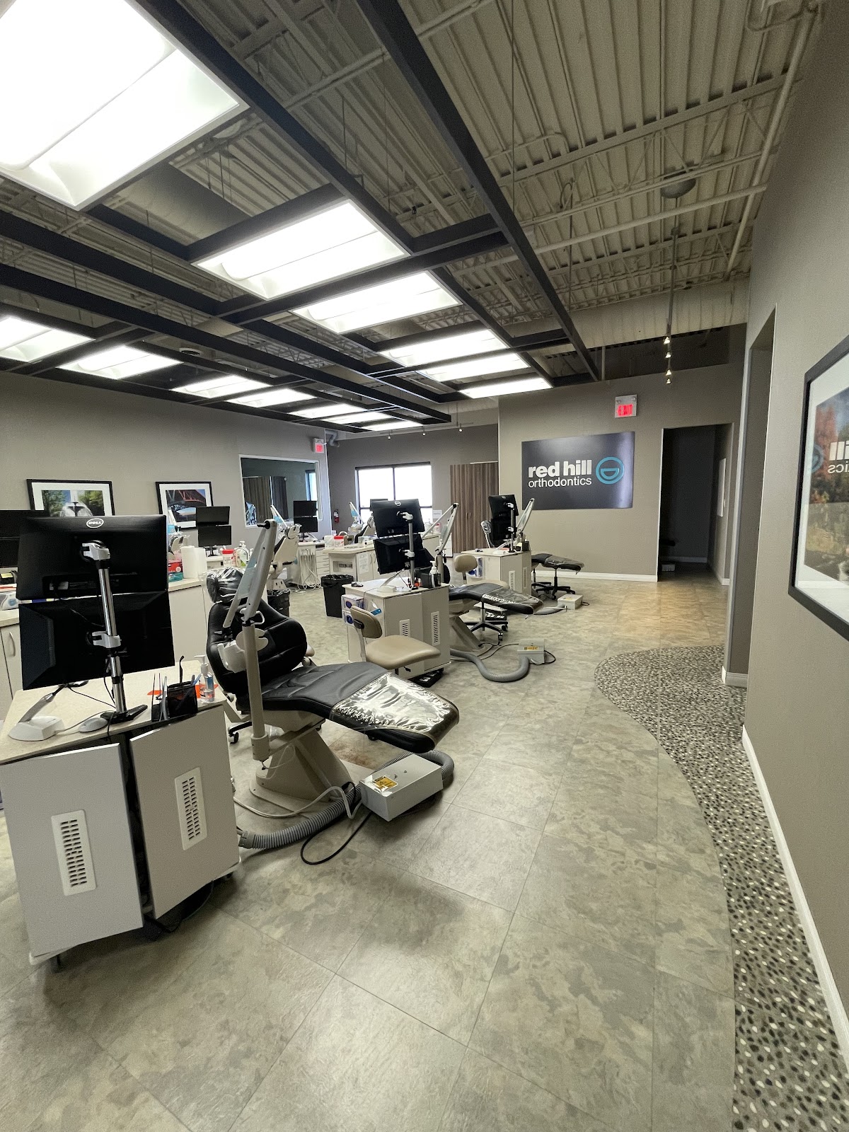 Red Hill Orthodontics - Queenston dental clinic in Hamilton - Photo 1