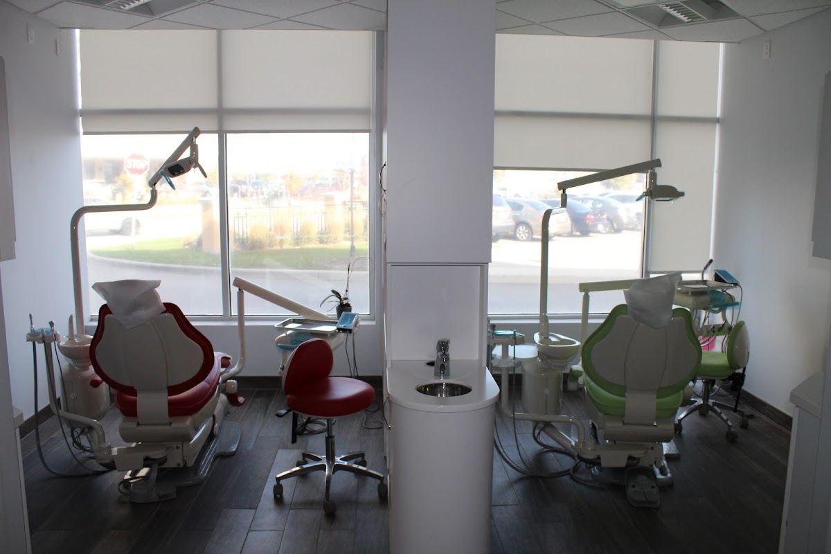 General Dentist Markham, Invisalign Dentist Markham, Ontario, (Upper Markham Smiles, Dental Clinic & Dental Office dental clinic in Markham - Photo 2