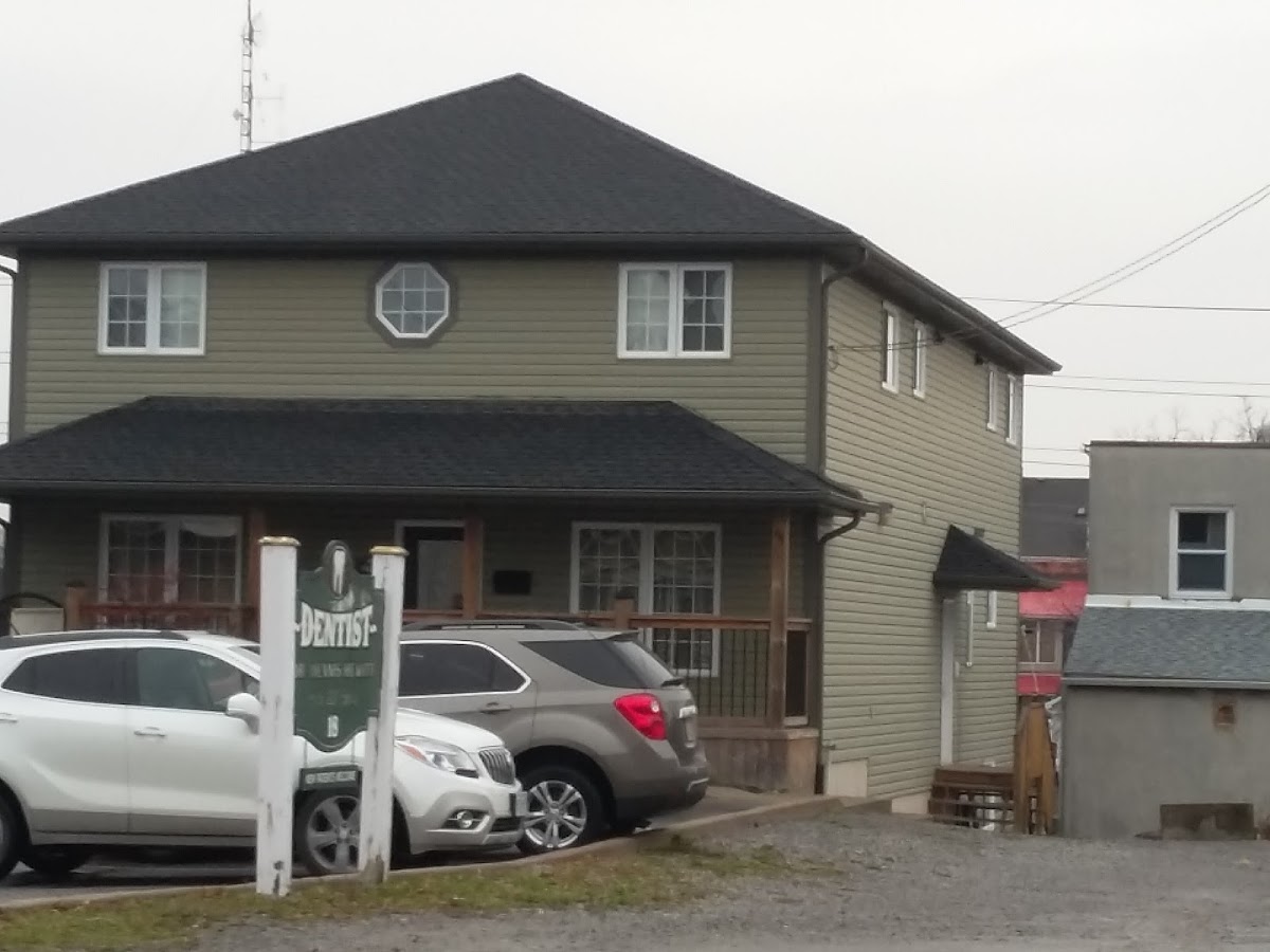 Hewitt Dennis Dr dental clinic in Thorold - Photo 1