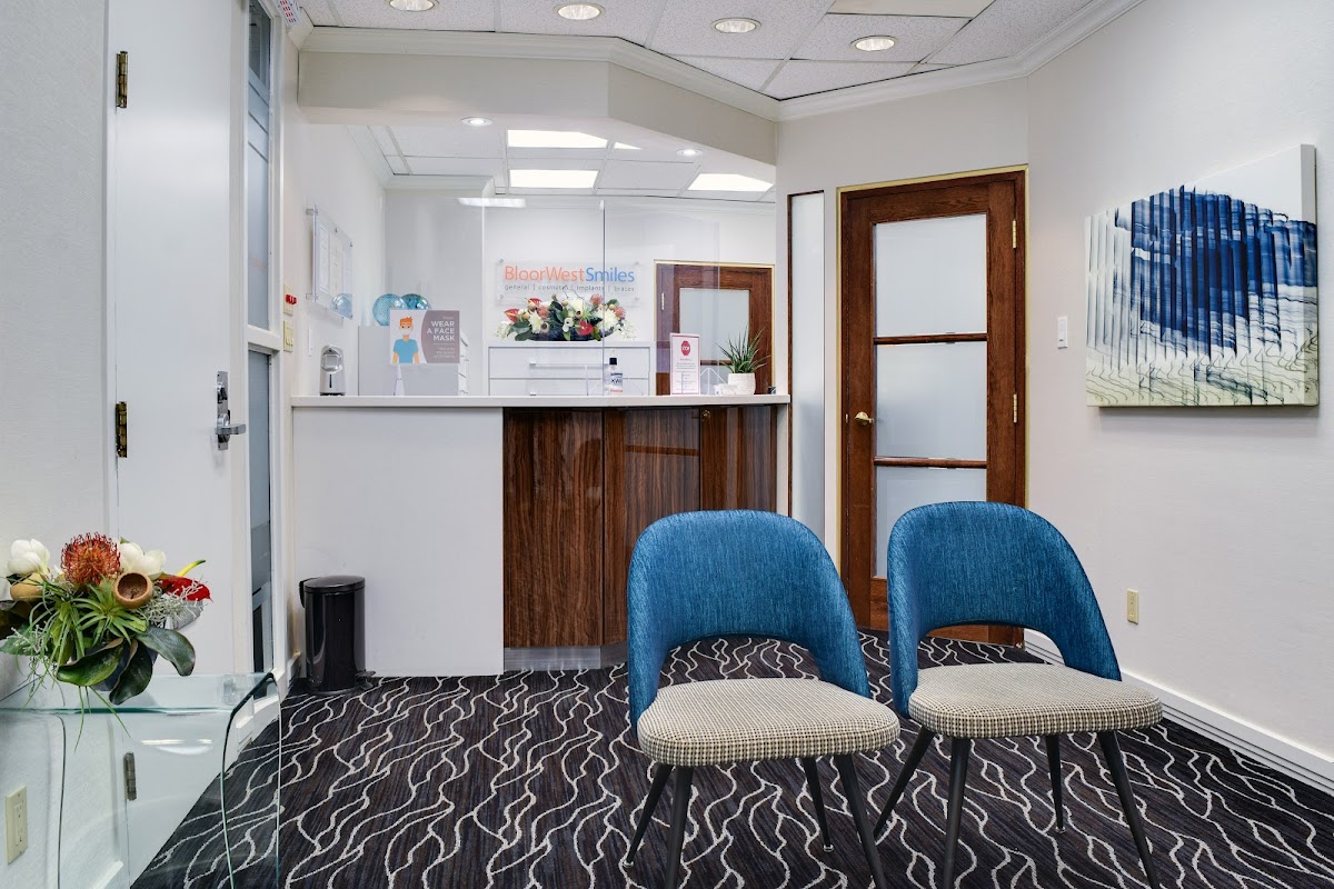 Bloor West Smiles dental clinic in York - Photo 1