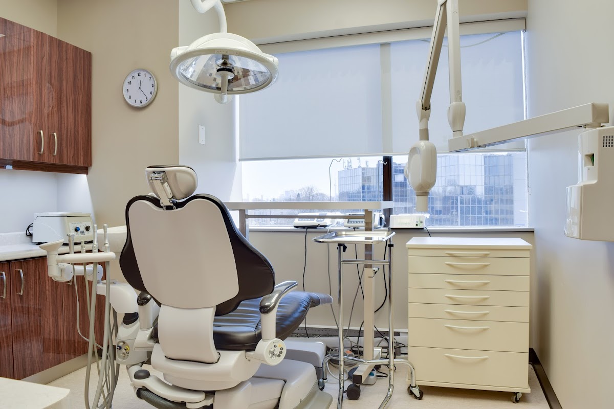 Bloor West Smiles dental clinic in York - Photo 2