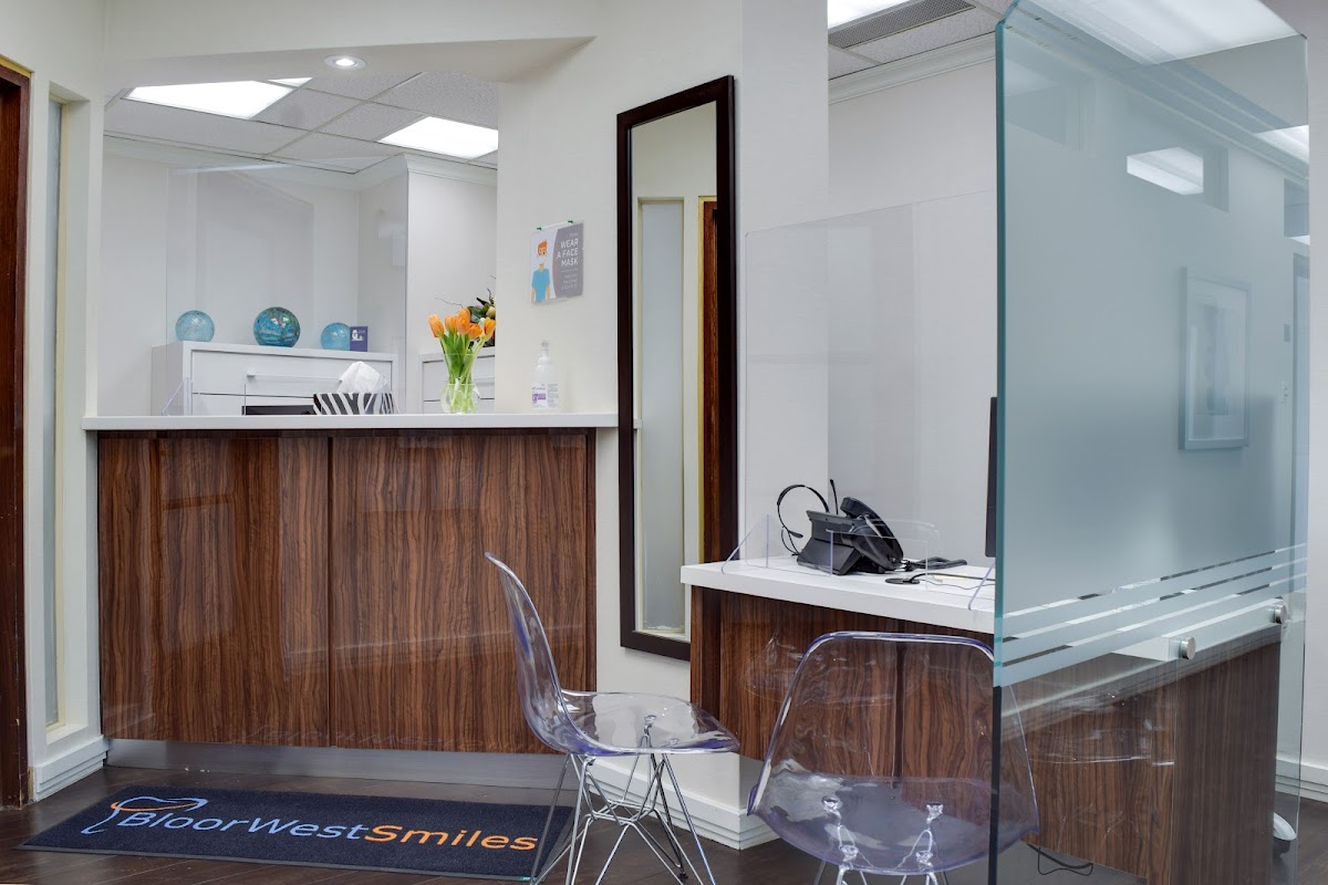 Bloor West Smiles dental clinic in York - Photo 3