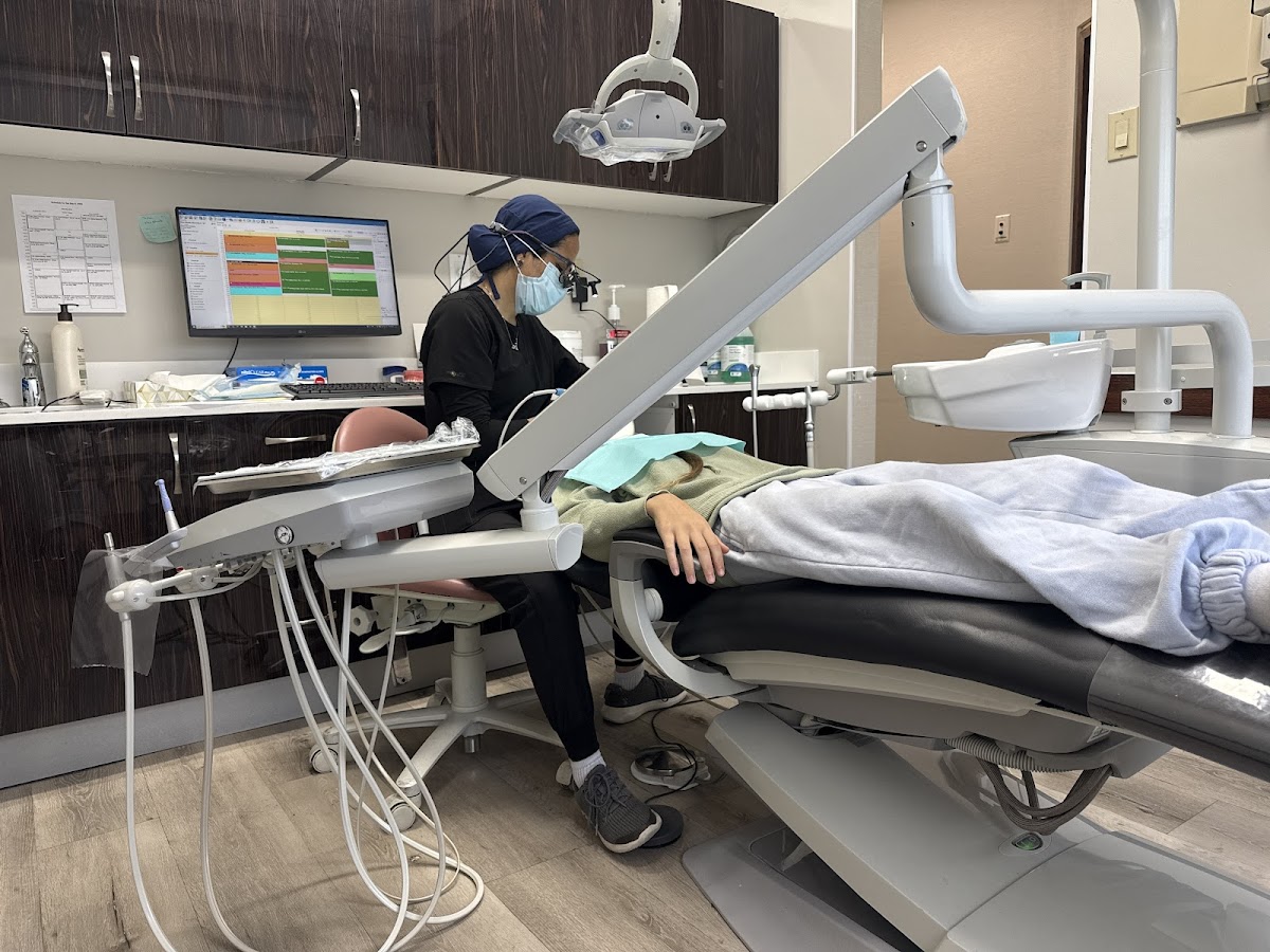 Bloor West Smiles dental clinic in York - Photo 4