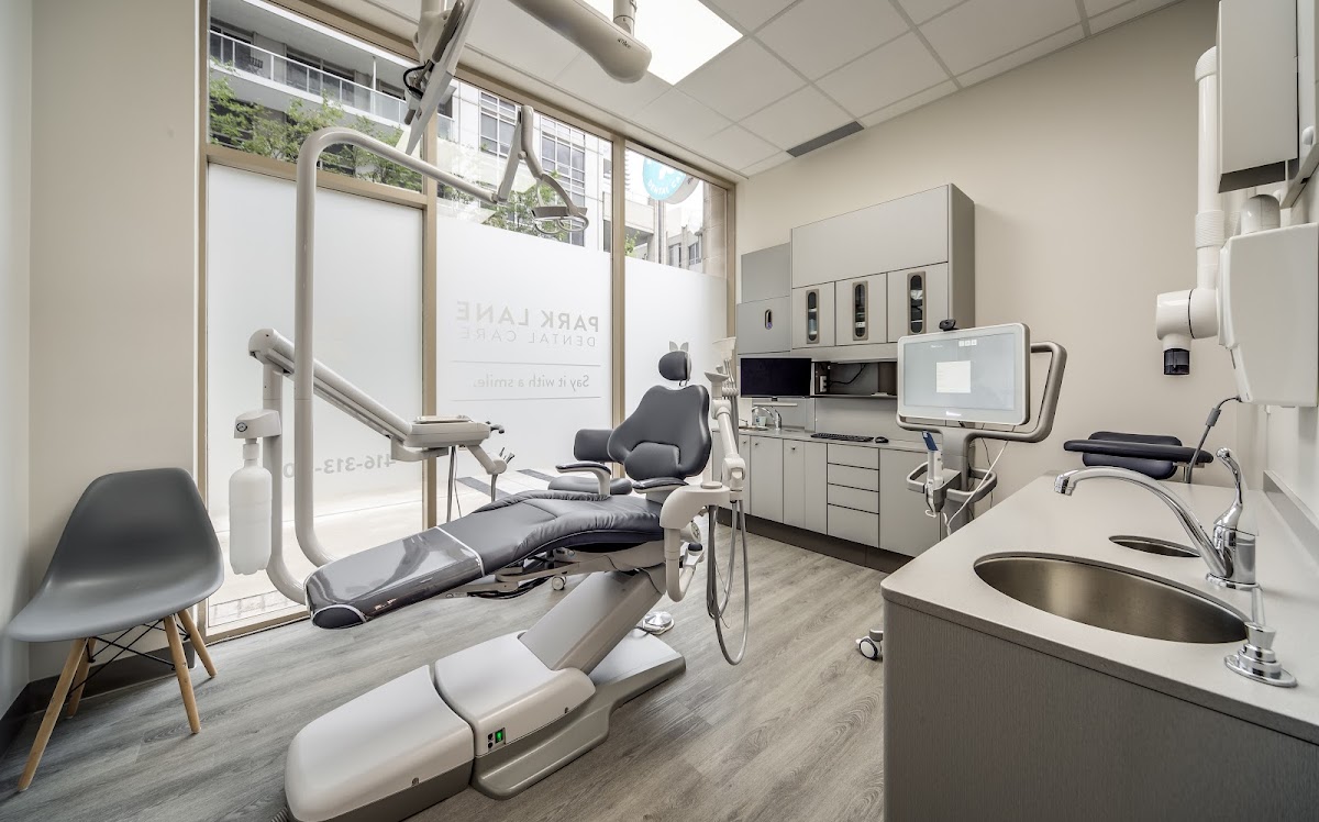 Park Lane Dental Care dental clinic in Old Toronto - Photo 2