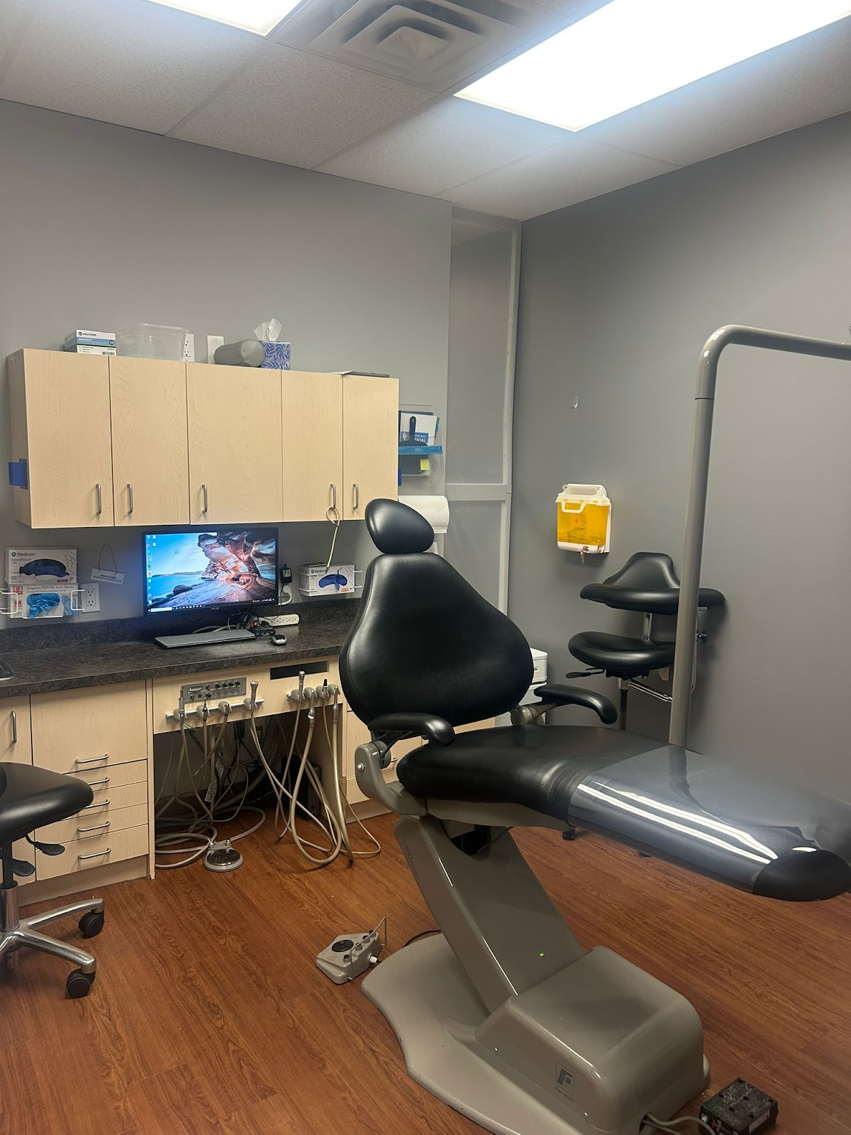 Whitby Mall Dental dental clinic in Whitby - Photo 4