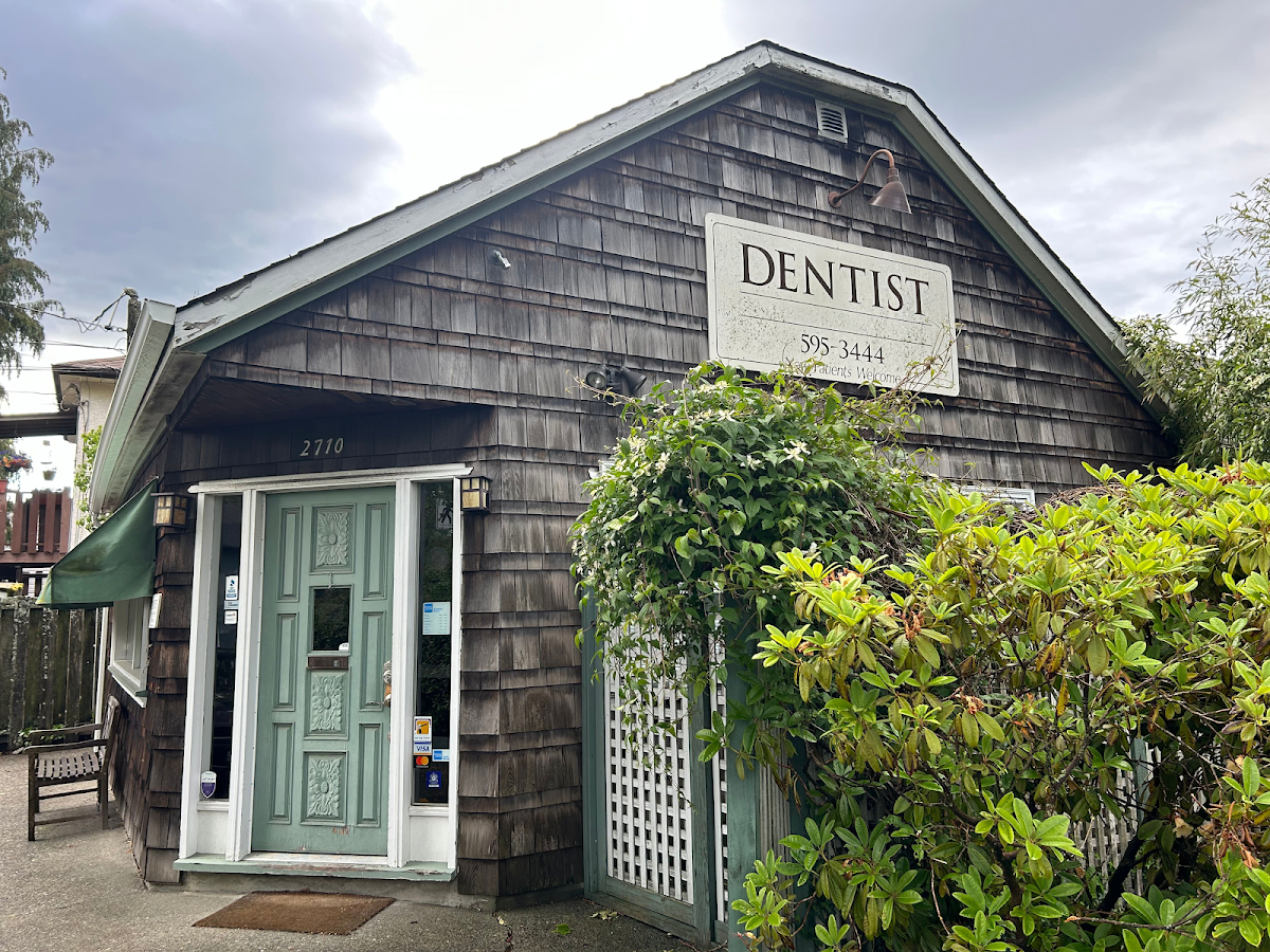 Hello Dental dental clinic in Victoria - Photo 3
