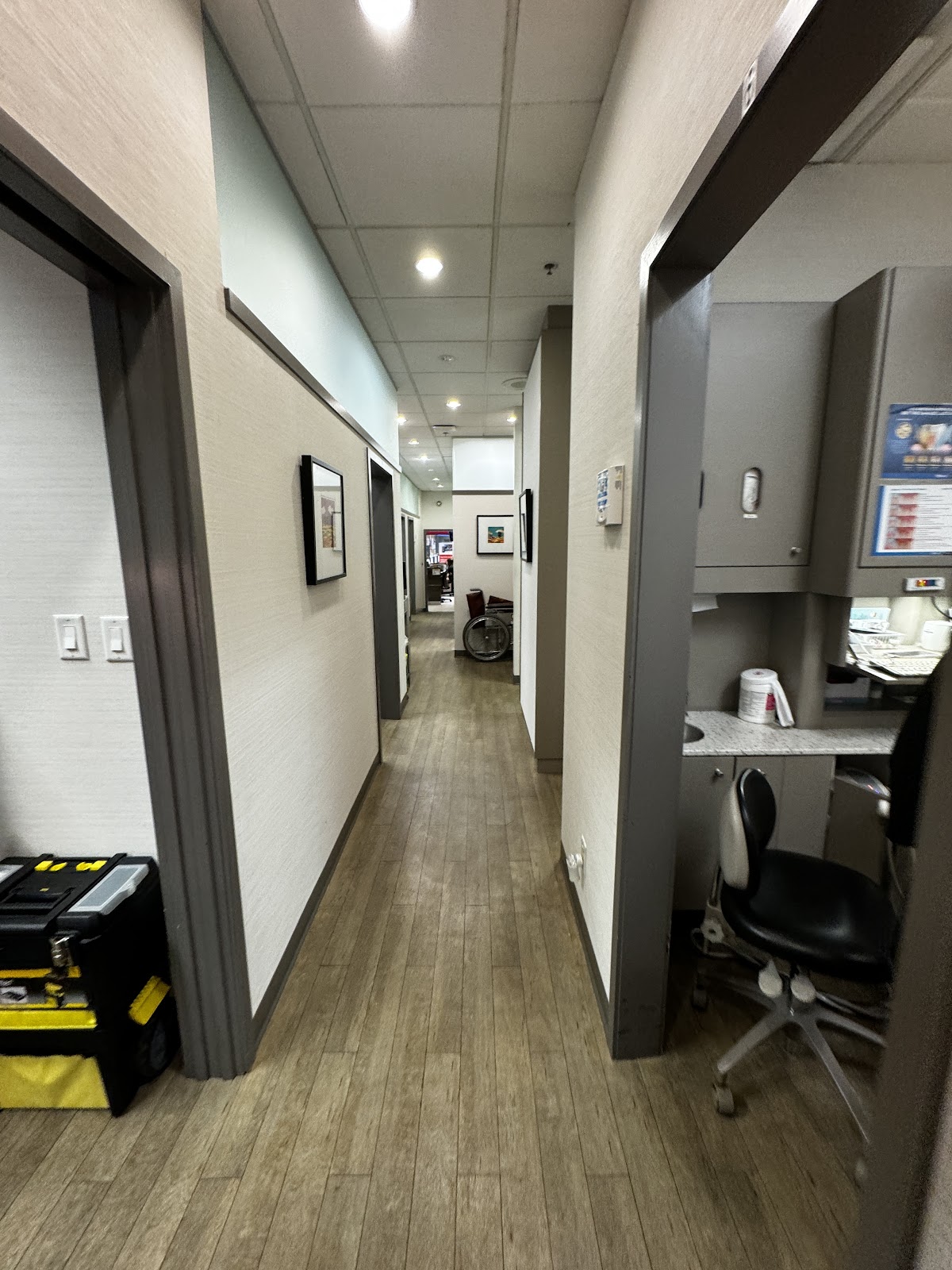 Capilano Mall Dental Centre dental clinic in North Vancouver - Photo 8