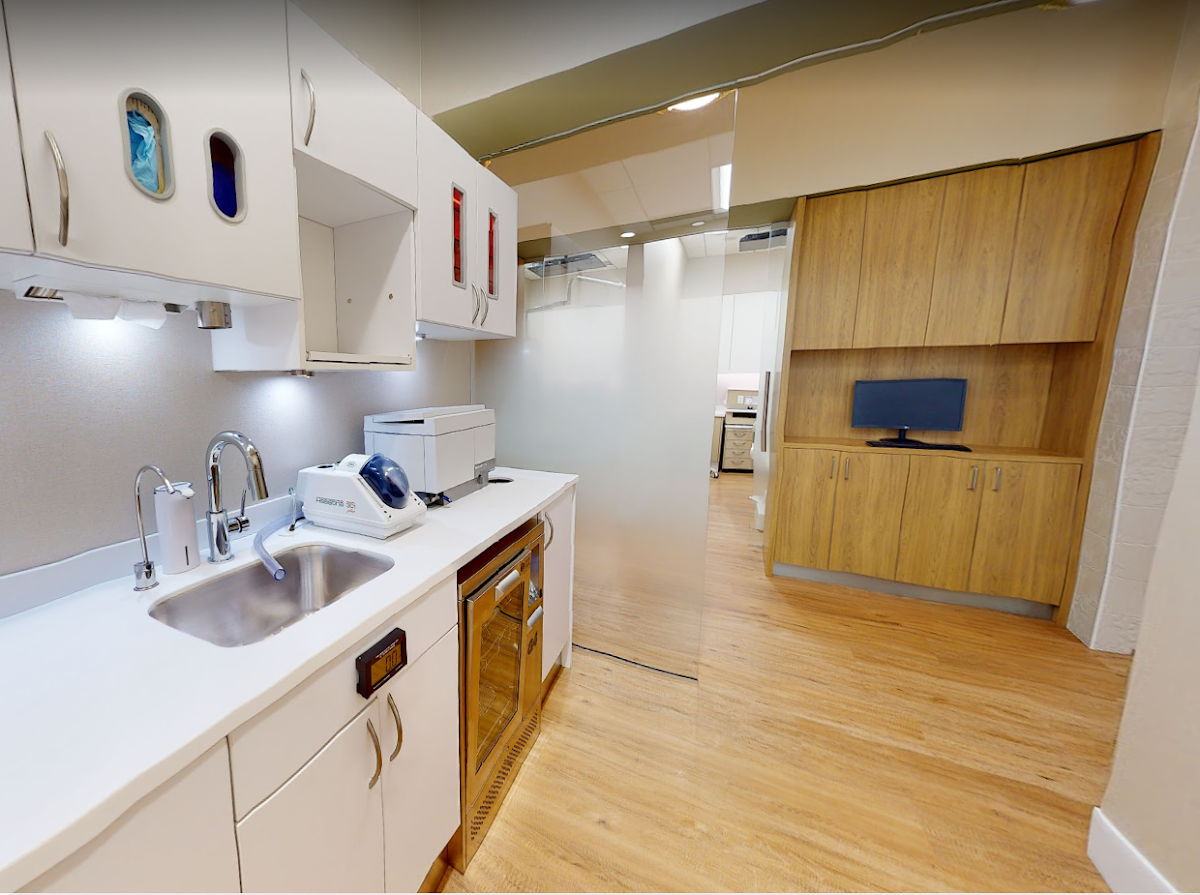 IQ Dental dental clinic in North Vancouver - Photo 7