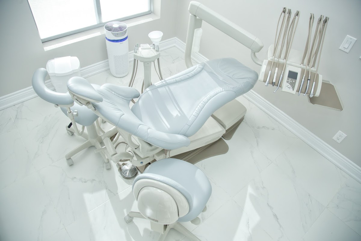 White Rose Dental Studio dental clinic in Burlington - Photo 3