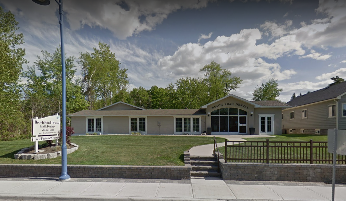 Beach Road Dental dental clinic in Alcona - Photo 1